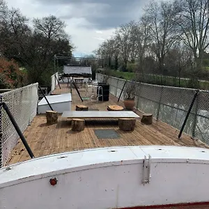  Bateau-hôtel Dans Peniche Un Air De France